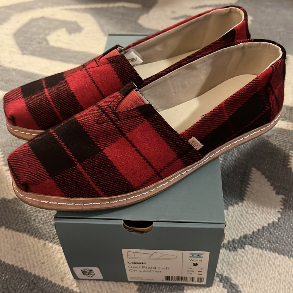 TOMS classic slip ons - Picture 5 of 9